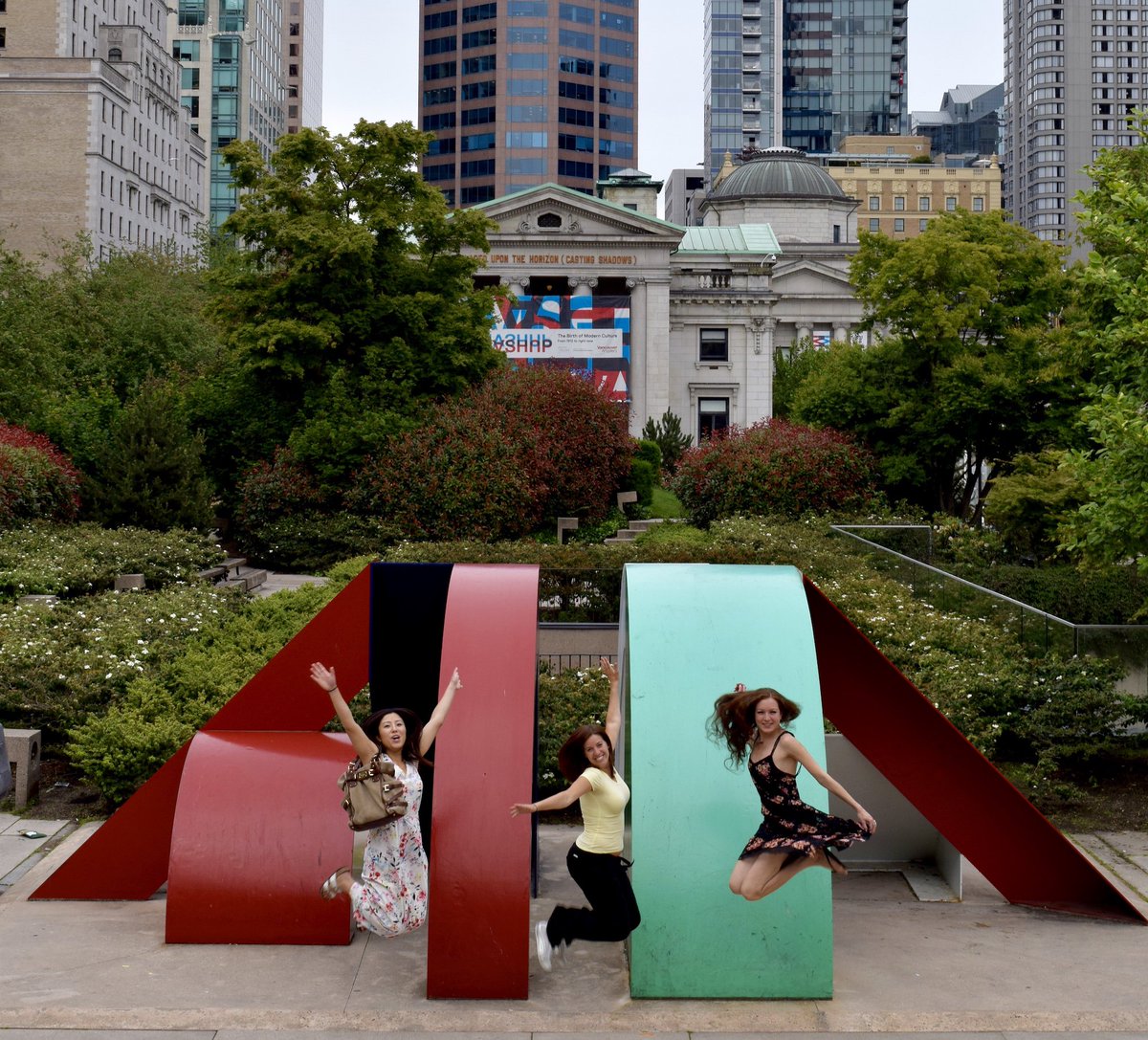 VanFoodieTours's tweet photo. LOCAL GEM | We joined @vanphotowalks &amp; loved it! A great way to learn, explore &amp; capture #Vancouver! @ExpVancouver https://t.co/oORfR387pW