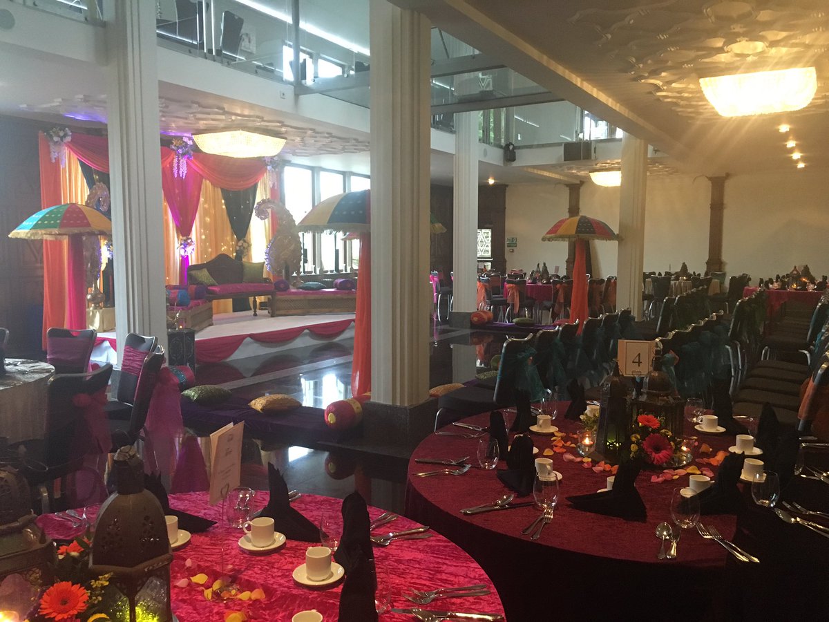 PRAlearning's tweet image. Entrance at the saddleworth hotel #2of4 #Bhangra #Entrance #BrideAndGroom #SaddleworthHotel #Dhol