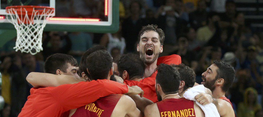 A3Noticias's tweet photo. Pau Gasol: "Me encanta jugar en la selección de mi país y lo haré cuanto pueda" https://t.co/jR865l3hpJ https://t.co/82ULjOSU0q