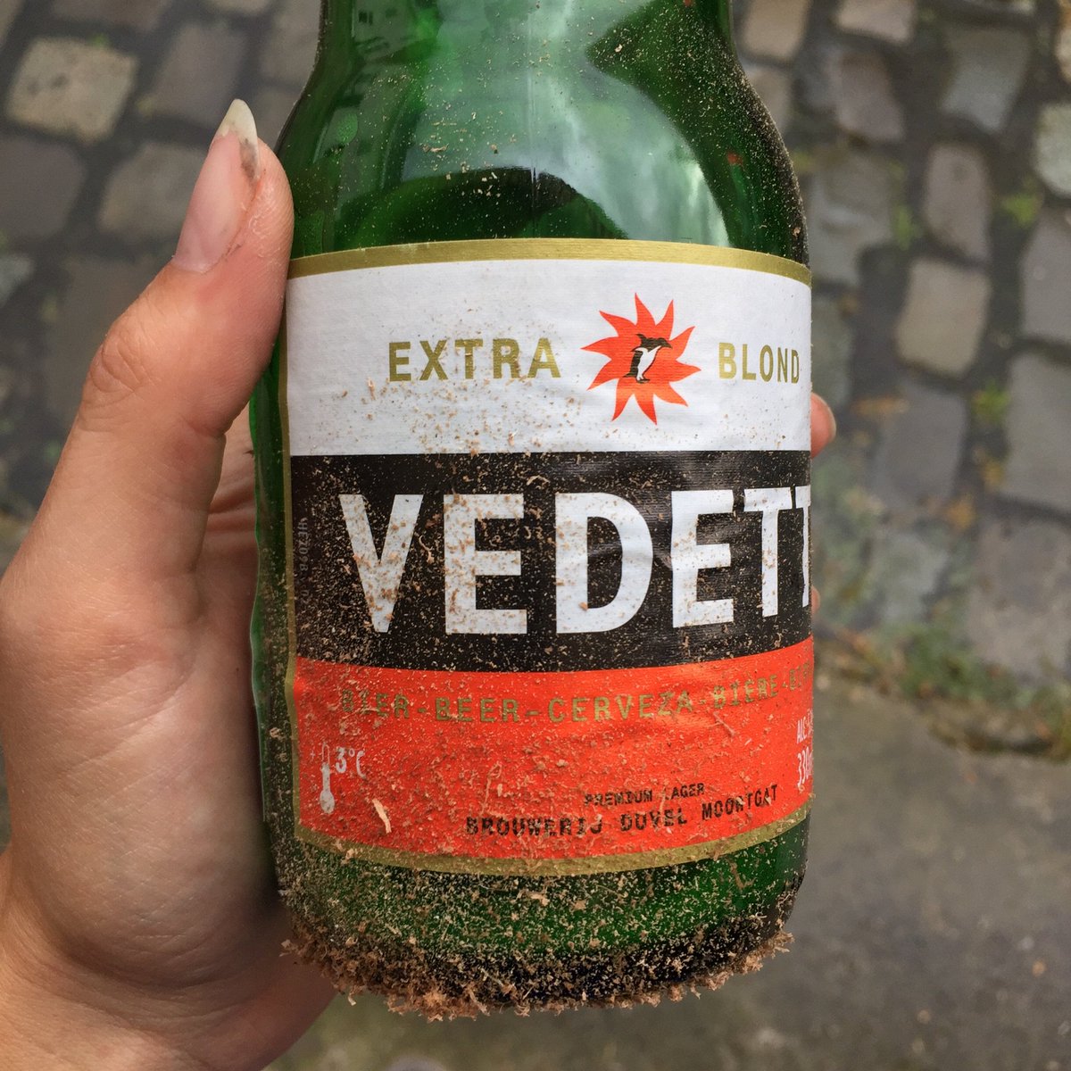 LinnyLinja's tweet image. De gevolgen van houtbewerking: stoffig pintje! #vedett