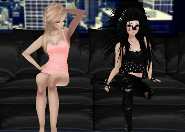 PuttyCatDoll's tweet photo. @TKK_Gaming 
A Picture Of Me and Sophia at the TKK HQ https://t.co/GEBR95I50a