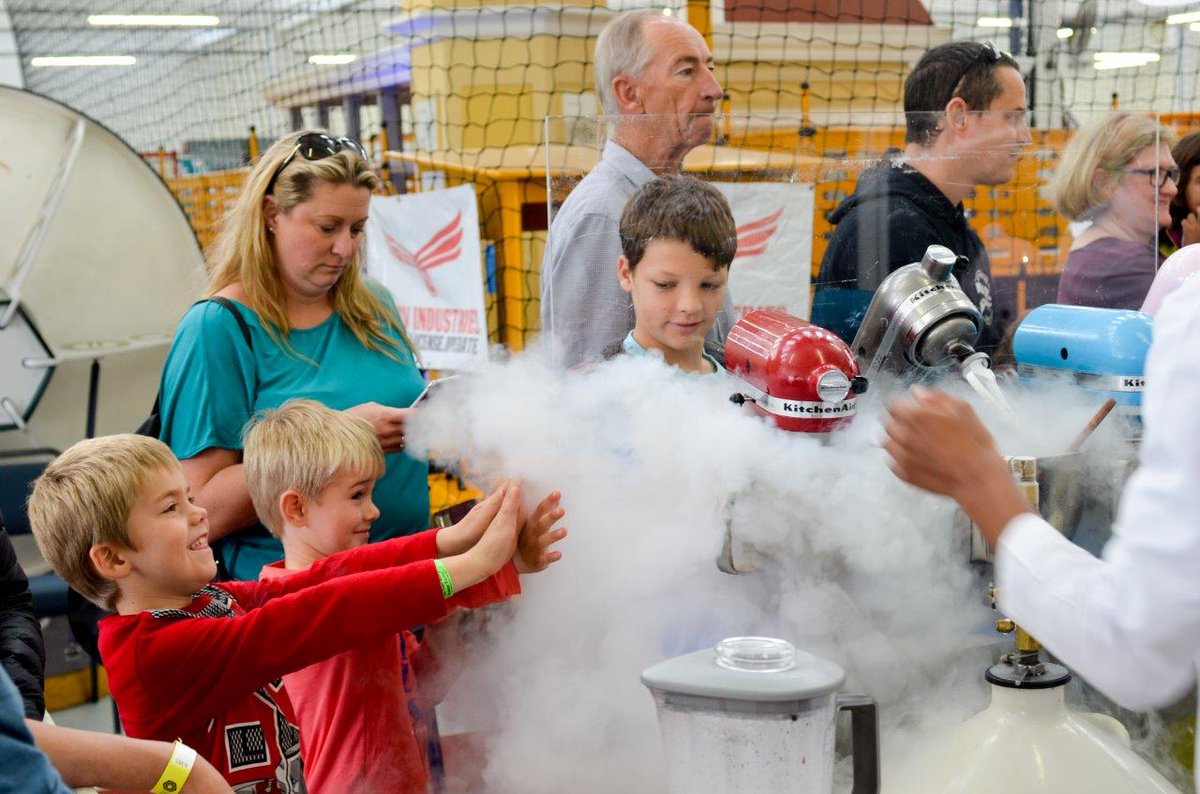 LivingMaths's tweet image. @makerfairect #makerbooth! #CTMMF16 #MakerFaire Thanks for the maker memories! See you Next Year!