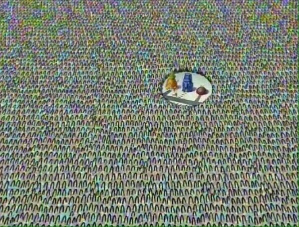 CauseWereGuys's tweet photo. A groupchat on the 1st day vs a groupchat on the 2nd day https://t.co/5MmtUO13yy