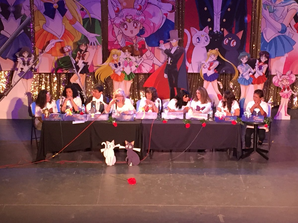 Reina_Beryl's tweet photo. Así se veía el evento del 20 aniversario de Sailor Moon en México desde mi bola de cristal. https://t.co/kqR0MH1vU2