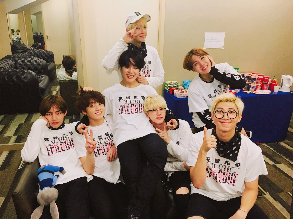 LosculosdeBTS's tweet photo. ¿Acaso ellos me drogaron o que?.Los veo y mis problemas se van a la mierda.
Sorprendente,pero cierto. @BTS_twt https://t.co/mdeFAlXKEM