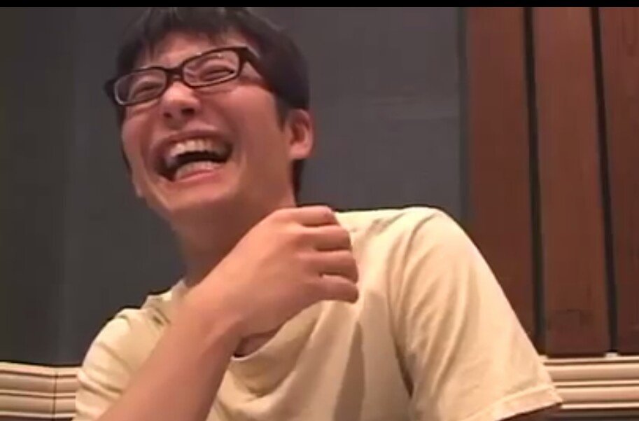 yofukasi_moon's tweet photo. 朝目覚めて
すぐにメガネを探す
いつもの所にないからって
慌てすぎた後に
見つかったーって
ボサボサ頭でニコニコ笑う
#星野源ください
#yofukasi https://t.co/oFnqy2RE1w