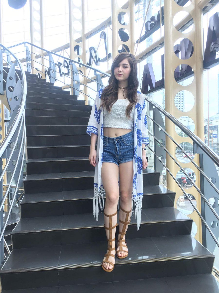 benjamin_rowela's tweet photo. Dollies, don't forget to watch its showtime bukas, 12noon ❤ Go girltrend @barbieeimperial see u tom!!! 🙋 #TeamYoung https://t.co/1YFodUMvOY
