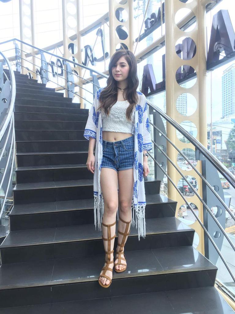 benjamin_rowela's tweet photo. Dollies, don't forget to watch its showtime bukas, 12noon ❤ Go girltrend @barbieeimperial see u tom!!! 🙋 #TeamYoung https://t.co/1YFodUMvOY