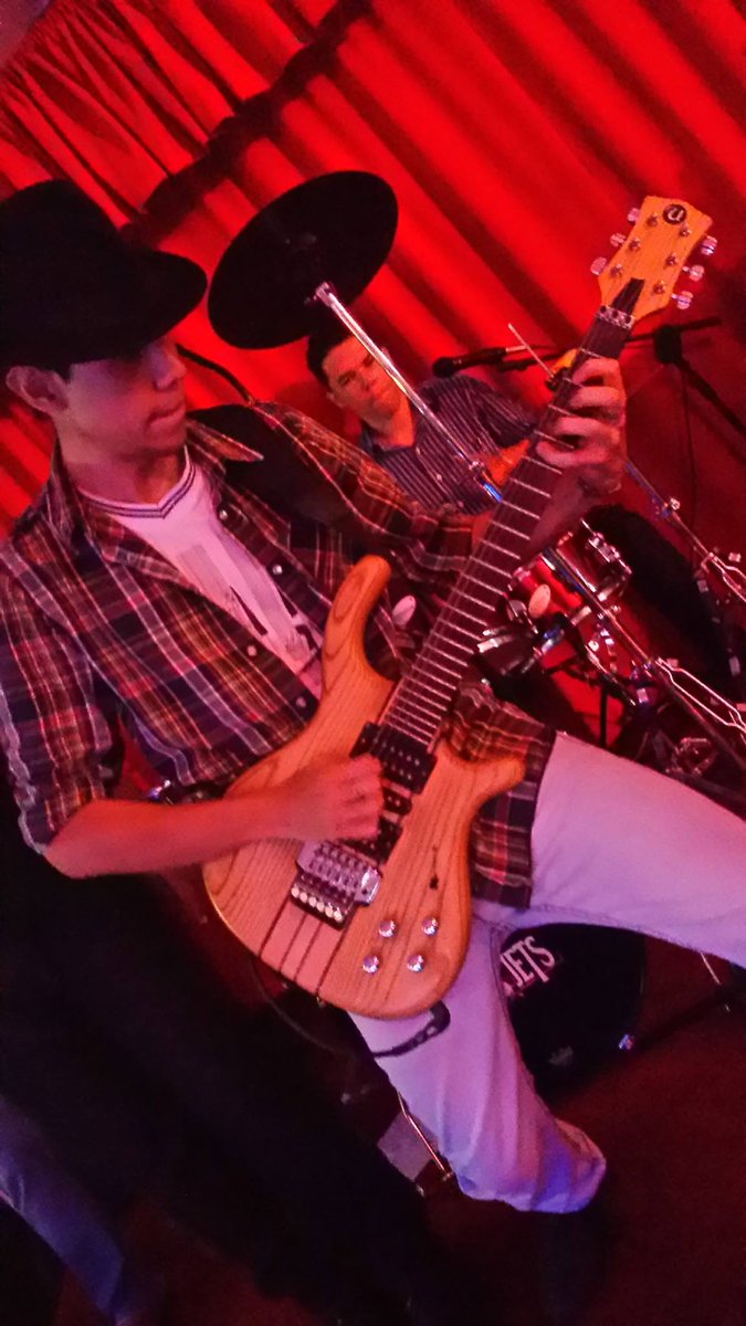 LearJetsBand's tweet photo. Excelente noche en @HollywooDiner 27 de agosto 2016 https://t.co/DutM9hlbyn