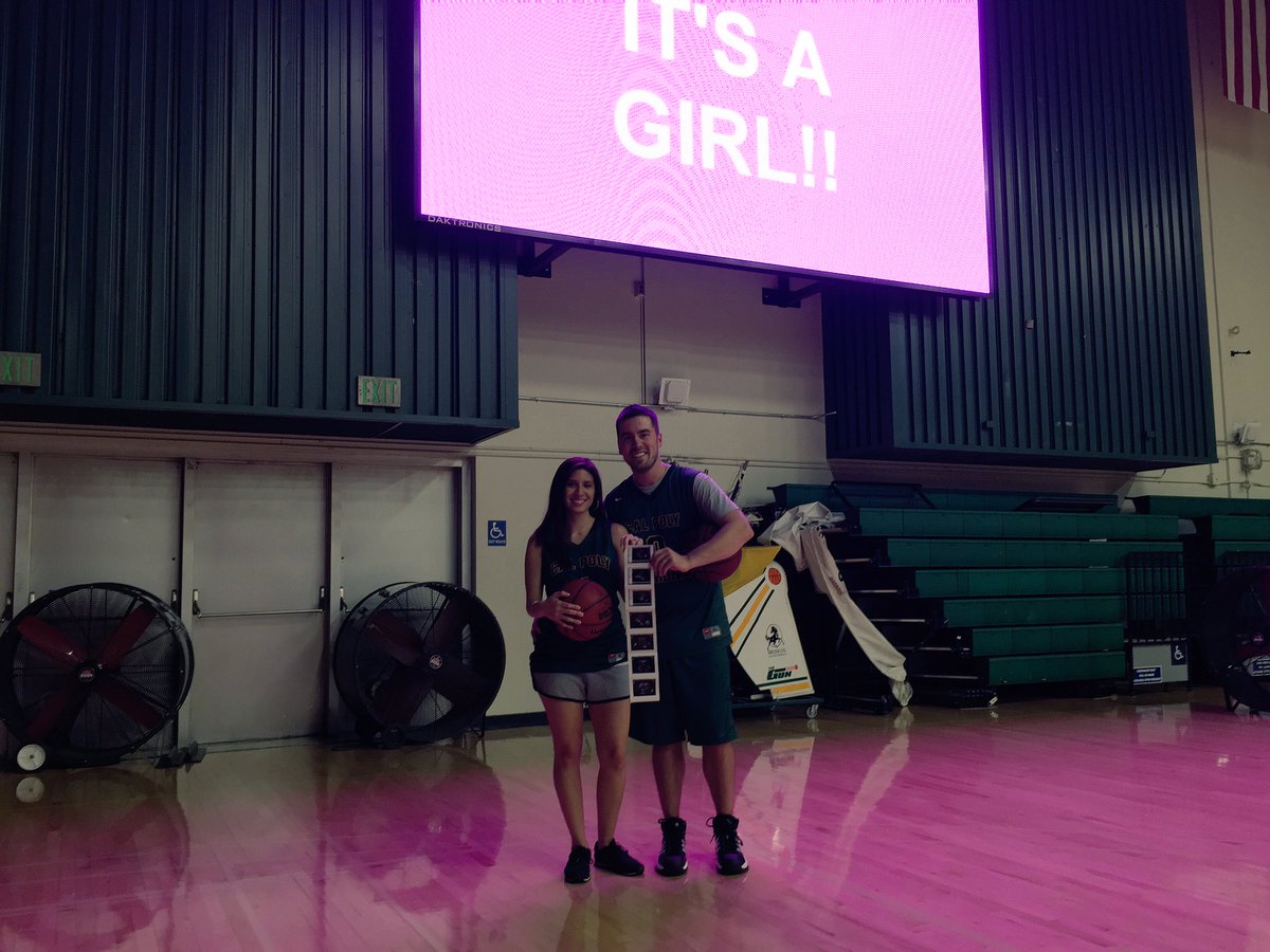IvanBAlber's tweet photo. "1st overall draft pick" ➡️ sponsored by @Daktronics. 👏🎉 #AlberPartyOf3 w/ @TheOfficialSamC... Delivery: January. https://t.co/AtMBCmVQOk