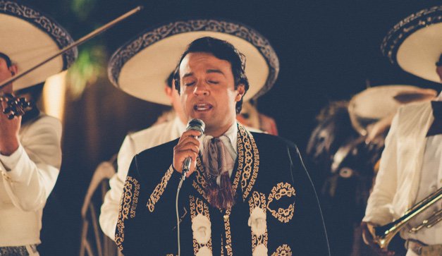 ChilangoCom's tweet photo. Justo hoy, cuando murió, se transmitirá el último capítulo de la serie de #JuanGabriel https://t.co/kzCWKRhiGX https://t.co/G6qpGj4U4T