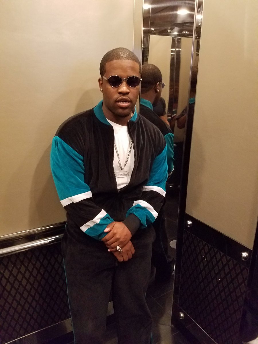 HYPEBEAST's tweet photo. #VMAs: Part 2 - Who had the best fit? https://t.co/Lgj1MpSn3F
