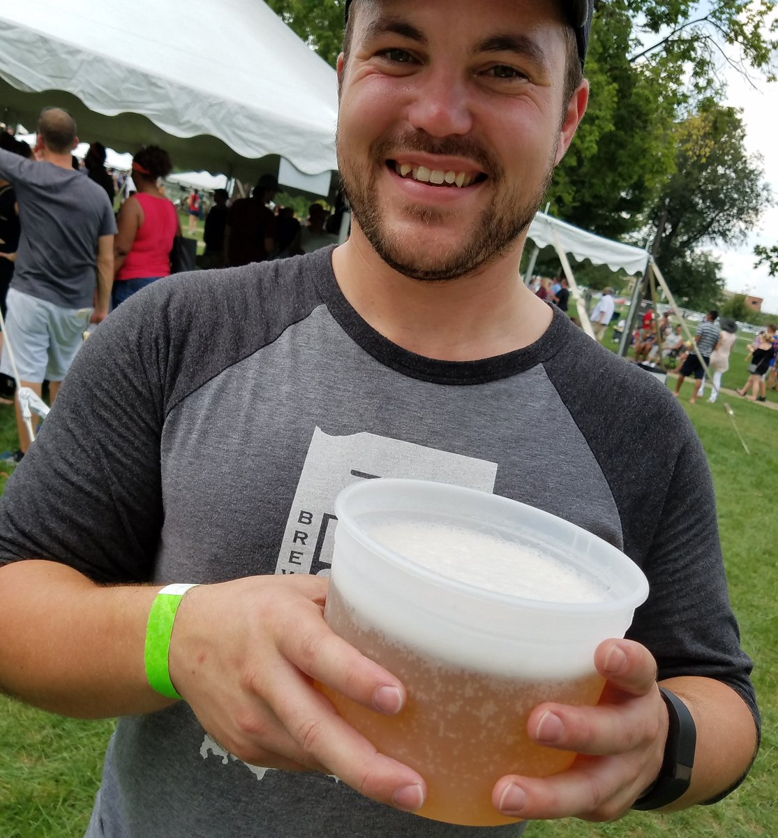 lizbiro's tweet photo. My fav @DigINDIANA photo. Cheers @eightstories! More photos➡ https://t.co/6NPuybC0i9 #DigIN2016 https://t.co/jR4LMk6xHl
