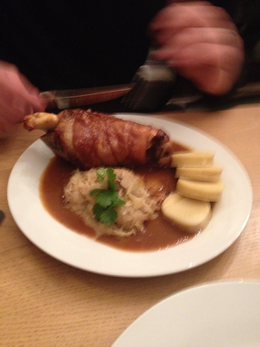 TravelGuy2u's tweet photo. #TGtip My FAV restaurant in @PragueEU. 33czk beer ($1.40usd) with the best Pork Knuckle ever. Restaurant U Glaubicu https://t.co/uOQXcHvqtI