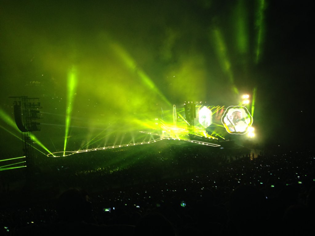 VincentRamosM's tweet photo. Great concert @coldplay https://t.co/BeNe2WSfco