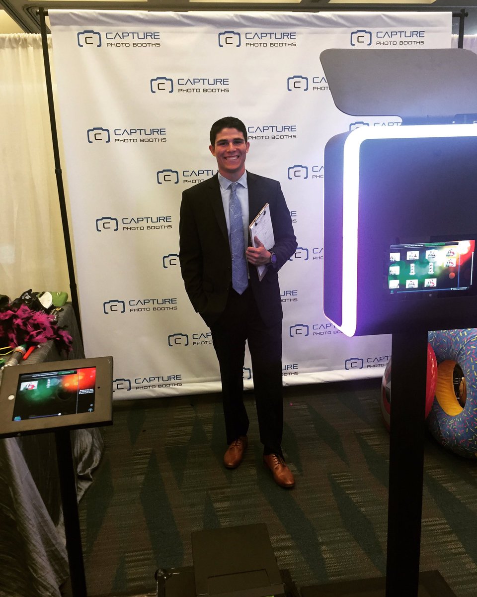 capturephotobth's tweet photo. Another great bridal show at the LA Convention Center! #bridalshow #weddings #bride #groom #capturephotobooths #LA https://t.co/Q2hIyxqb94