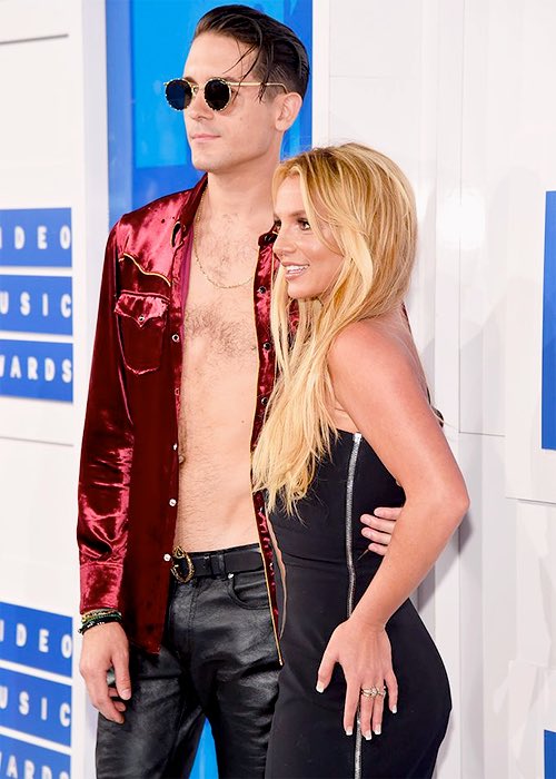GEazyTH's tweet photo. @GEazyTH 29/08/2016: ภาพเพิ่มเติม G-eazy กับ Britney Spears  ที่งาน #VMAs #VMAs2016 https://t.co/KniITx5c0D