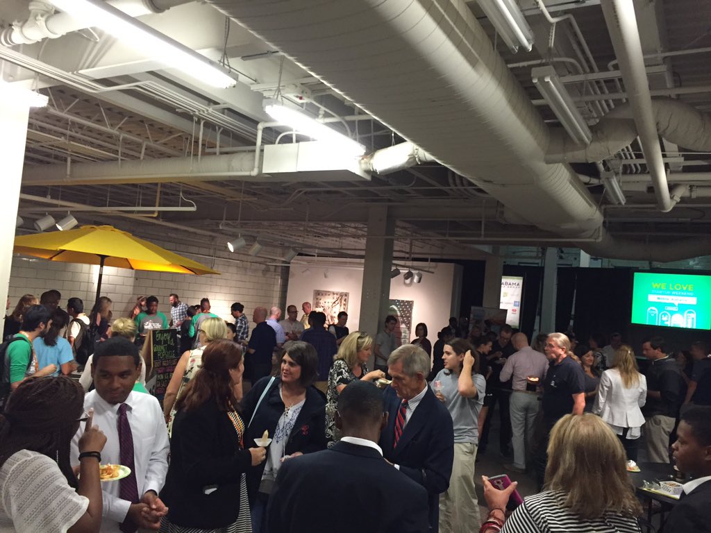 HAntwerp's tweet photo. Party time #foodstartups #startupweekendmobile #onemobile https://t.co/qzMYKVbE3t