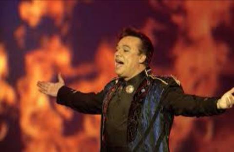 Amanda020999's tweet photo. Una gran pérdida para la sociedad 
#Diostebendiga #PorSiempreJuanGabriel #ElDivoDeJuarez https://t.co/RAVr9OACWn