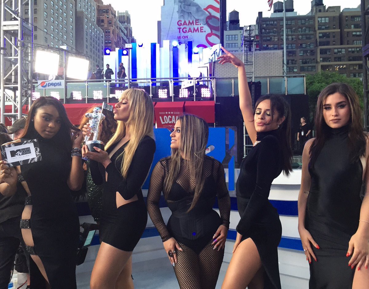 5hSuperMamis's tweet photo. El orgullo es grande #VMAs https://t.co/wSOrEvnfy2