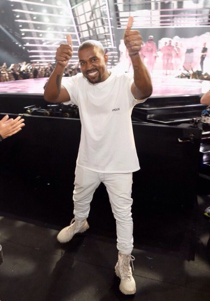 N0RES's tweet photo. ULTRA RARE PHOTO OF KANYE SMILING… RT FOR GOOD LUCK https://t.co/oKtbXXtm7M
