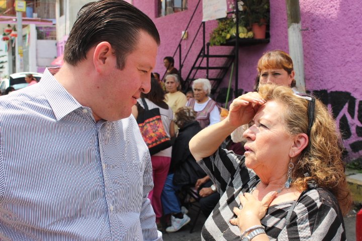Luis_GQM's tweet photo. Un gusto convivir con los abuelitos y abuelitas del Rosal y poder felicitar a una gran amiga en su cumpleaños. https://t.co/txWqVeRcmF