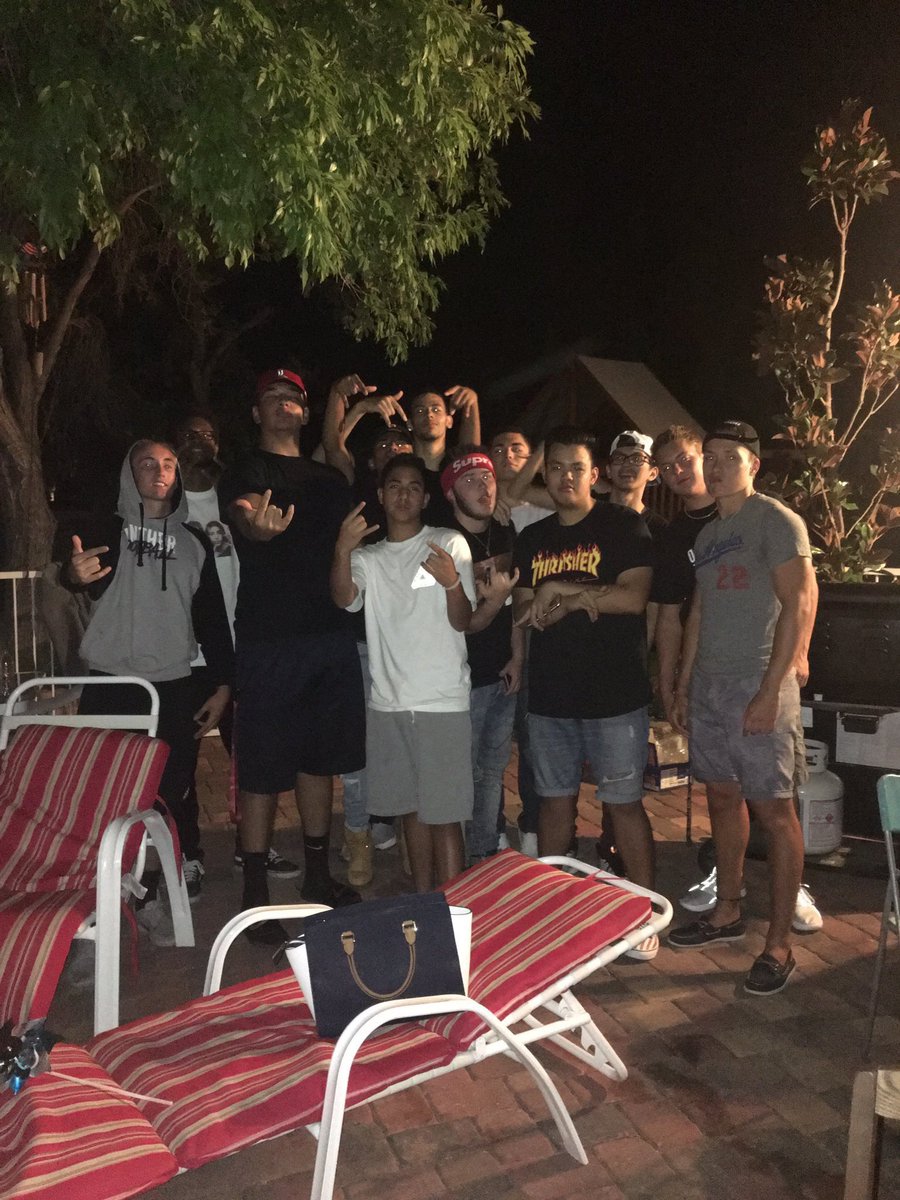 Kevinit0's tweet photo. thank you to everyone that made summer 16 the best summers i've ever had! stay lit you guys https://t.co/CzQlxdCvtJ