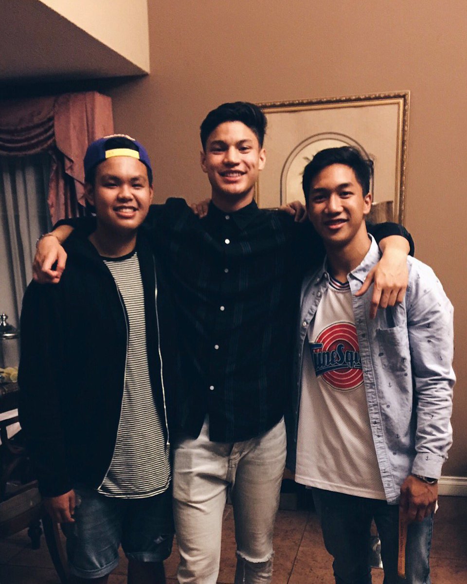 Kevinit0's tweet photo. thank you to everyone that made summer 16 the best summers i've ever had! stay lit you guys https://t.co/CzQlxdCvtJ