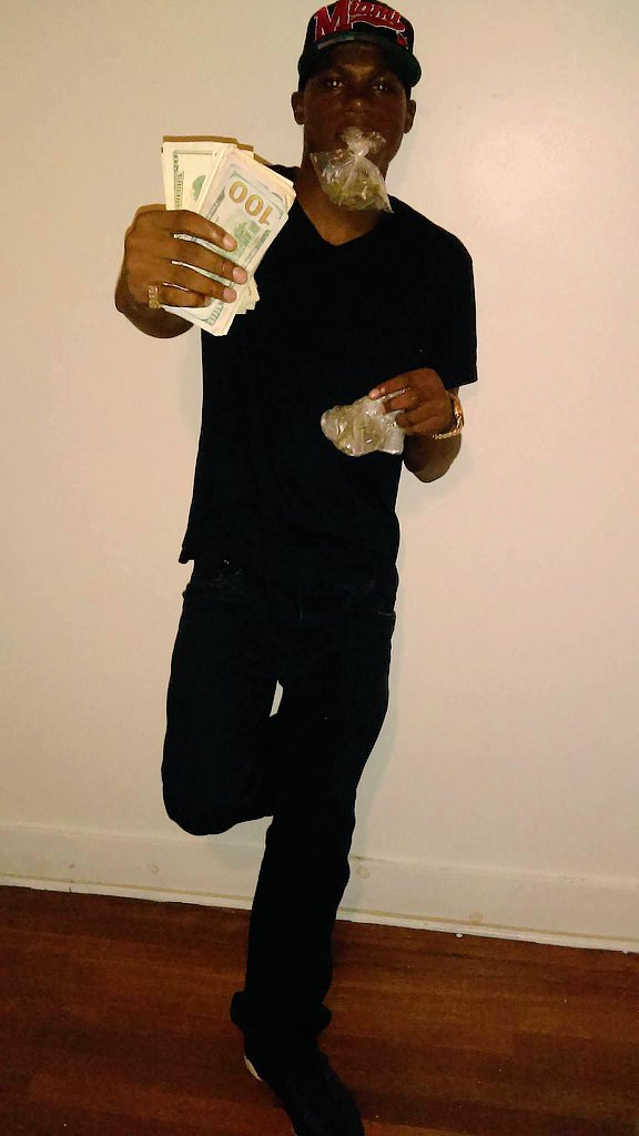 SakBoyTb's tweet photo. Ima Get It Regardless 💸 #Fuck12 #TwOrDie #StlEbt #TBjr https://t.co/A9vpgFrOzL