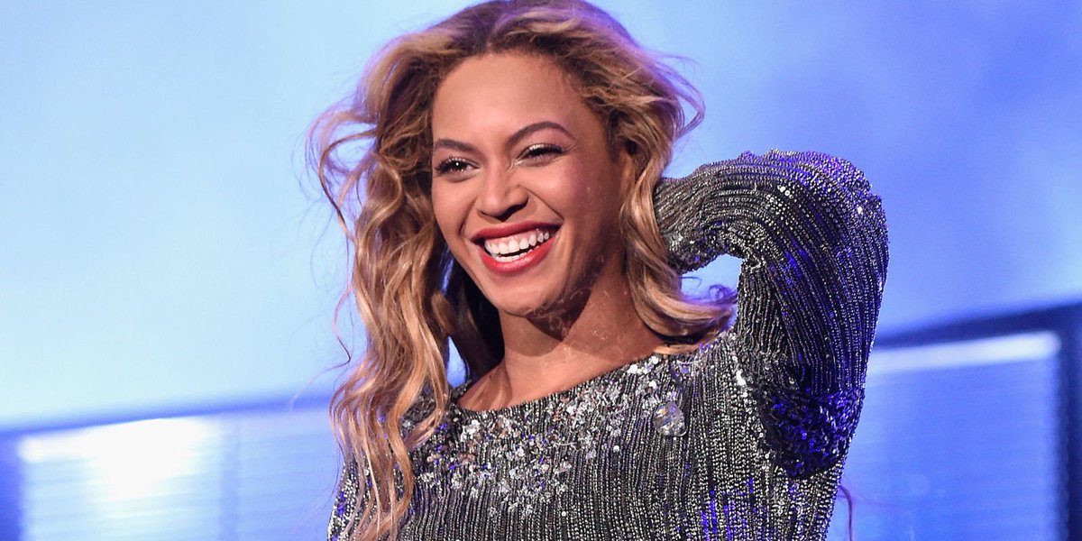 Cosmopolitan's tweet image. Beyoncé Did an Amazing "Lemonade" Medley at the VMAs csmo.us/VyeRXDs #VMAs