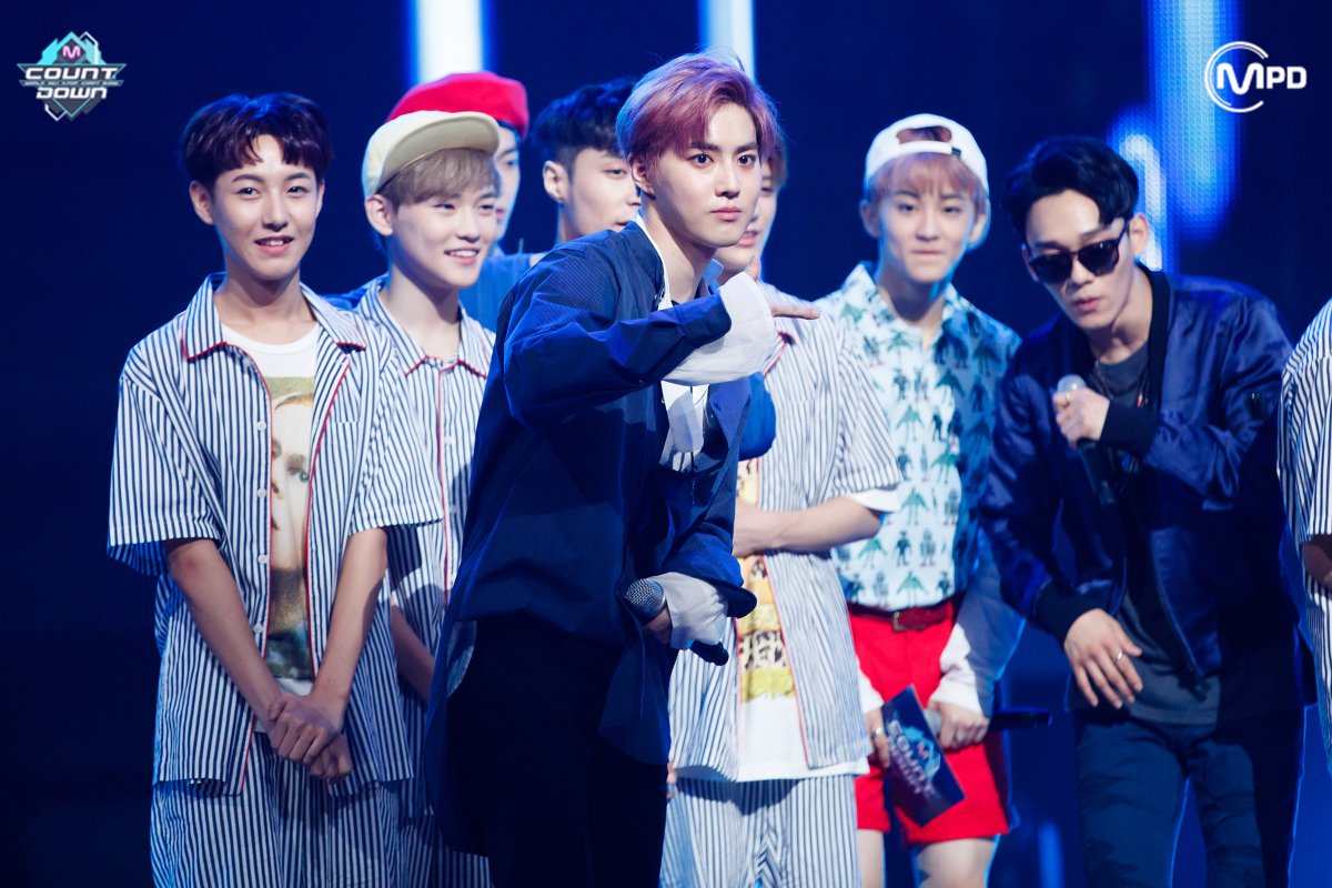 M2MPD's tweet photo. 160825 #엠카미공개사진 #EXO #LOUDER #LOTTO 지난주 1위 기념으로 찍은사진 다드림 엑소엘의 마음을 두드림 이 정도는 내가 해드림 (라임) https://t.co/QlUJNHuDXz