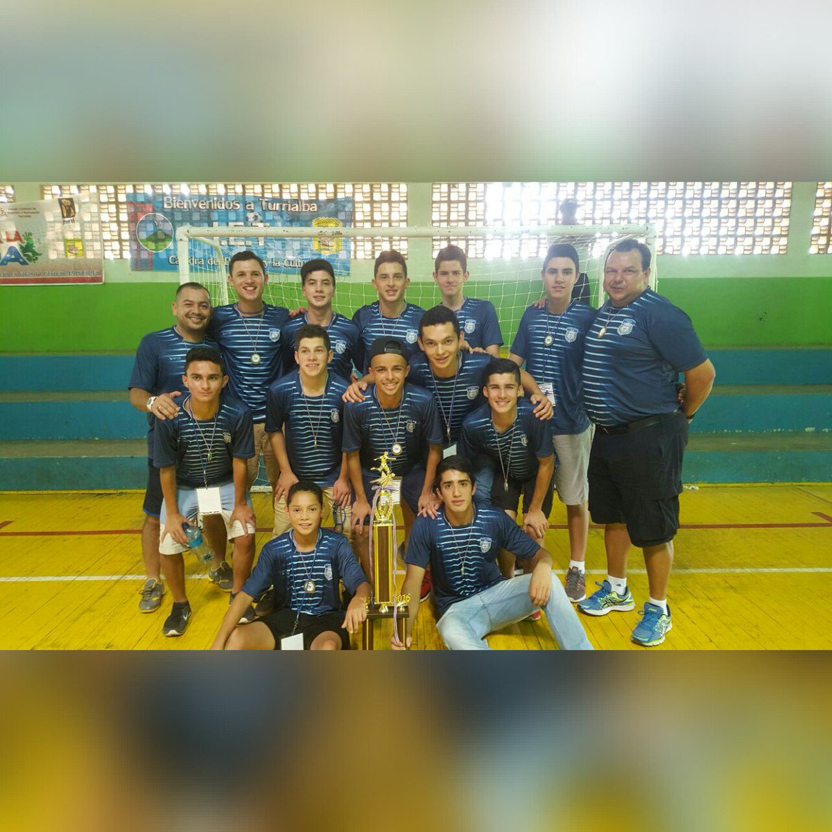 Familia! 
Campeones🙌