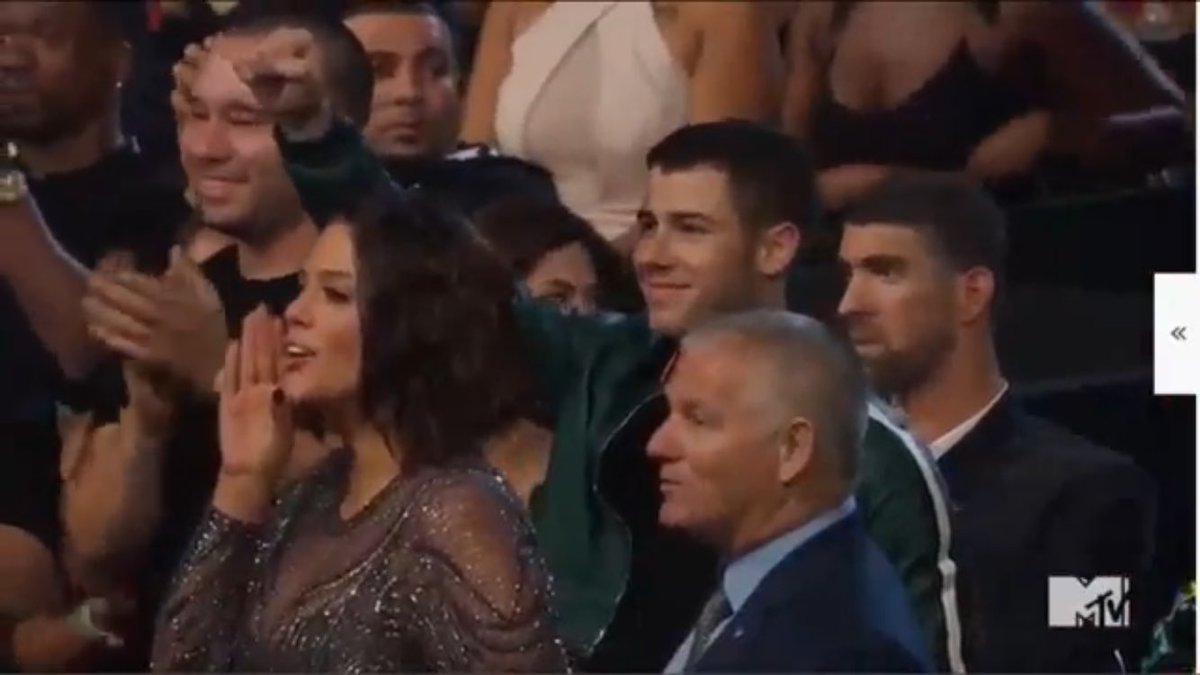 JonasSuckerx's tweet photo. AWWWWWHH!! @DNCE
#VMAs
@JoeJonas
@NickJonas https://t.co/JpFSR9EQja