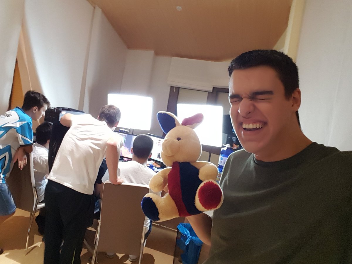 Alphasniper97's tweet photo. RT si piensas que FAILEA... 😂😂
#Ampetalachupa https://t.co/q6kanxsxPF