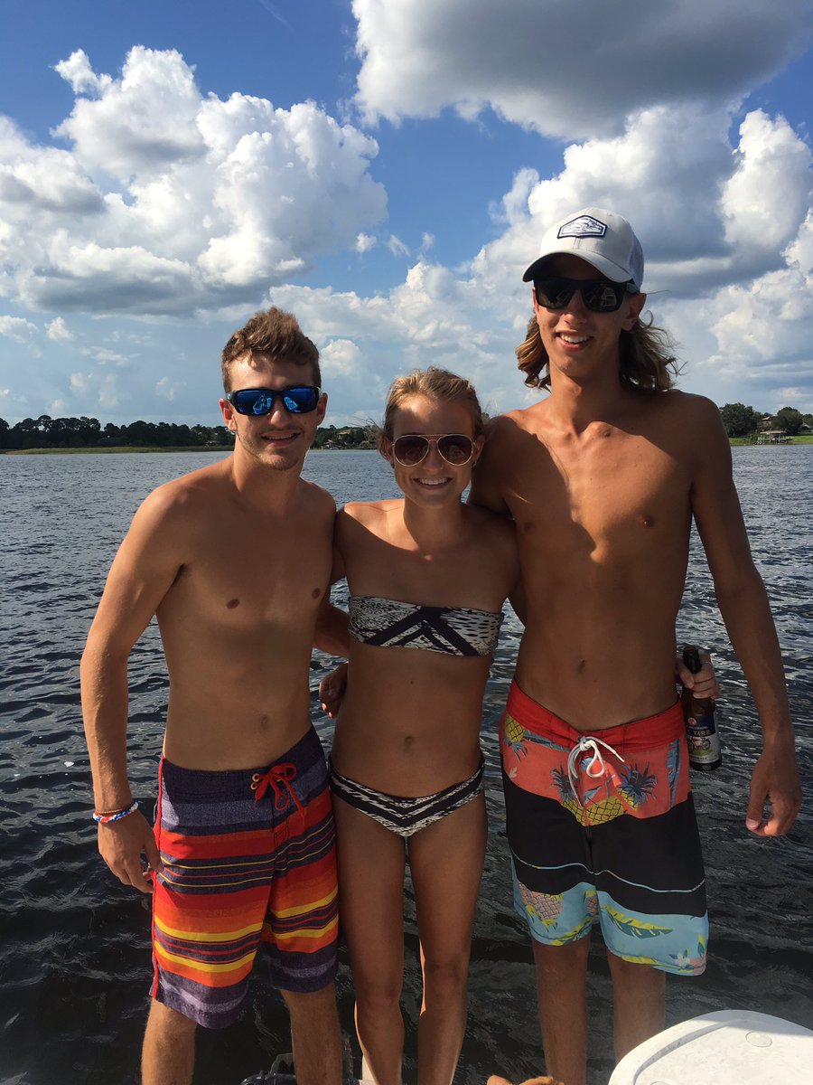 BChristian07's tweet photo. Last Sunday with everyone before the real world starts😅🌊🌞 @sierraahudsonn @kaitpatrick @JamesLoisel https://t.co/DZdYqrMUE7