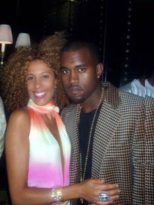Amandine_Rhd's tweet photo. MES DEUX IDOLES RรUNIS <3 @AfidaTurner & @kanyewest #MUCHFAMOUS #MUCHLOVE https://t.co/WUAwZubk0E
