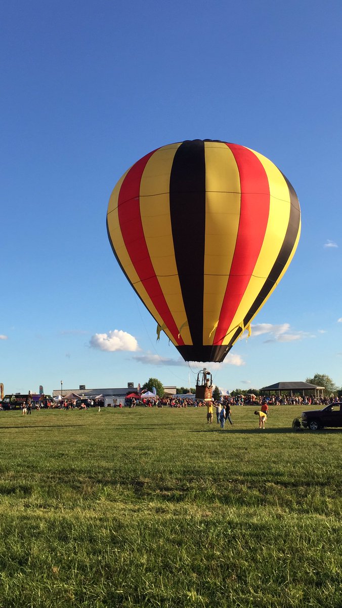 toke88rolltide's tweet photo. Having a great time with the family watching the balloons! #mastropietro winery https://t.co/RYKyQCdGCB