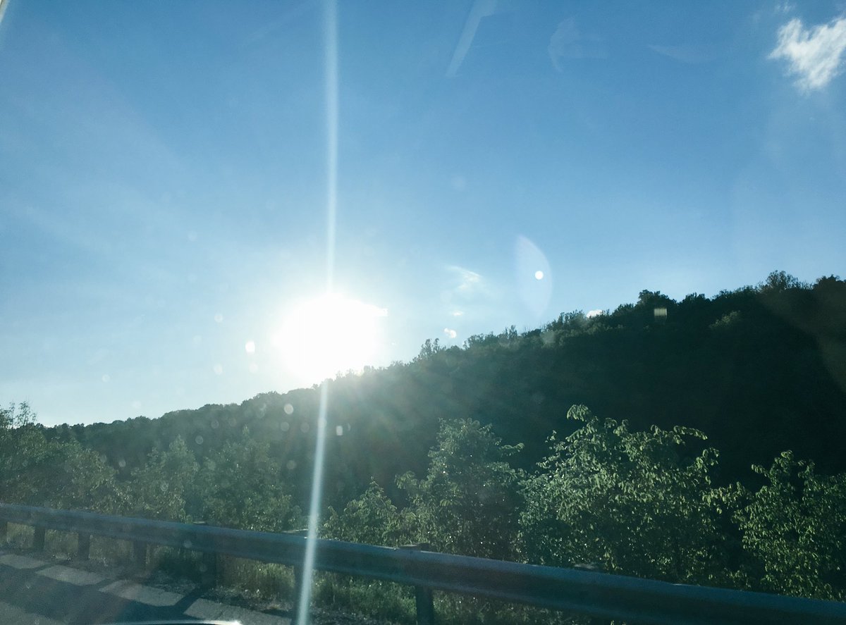 WVU_Views's tweet photo. The day started out rainy but it's ending with lots of sun. https://t.co/5xWktYUWNG