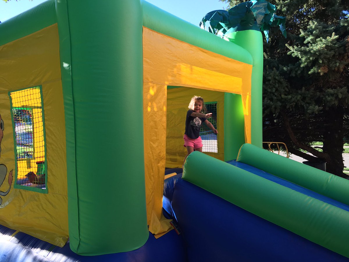 kidshavefunllc's tweet photo. Finishing up a successful weekend with a little cleaning and jumping!!! #Omaha #bounce https://t.co/OVb012EJJW