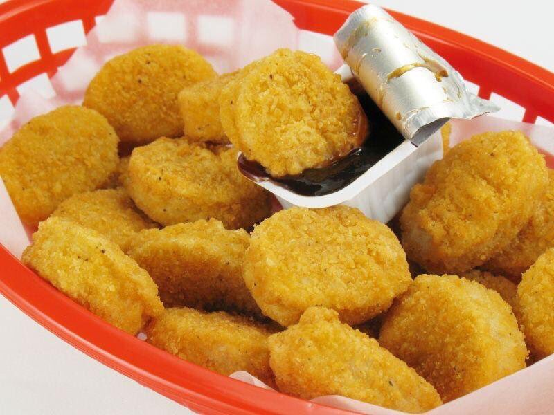 CluckinBell_'s tweet image. 15 chicken nuggets, 1 bowl. 1 dip. Just $3.20