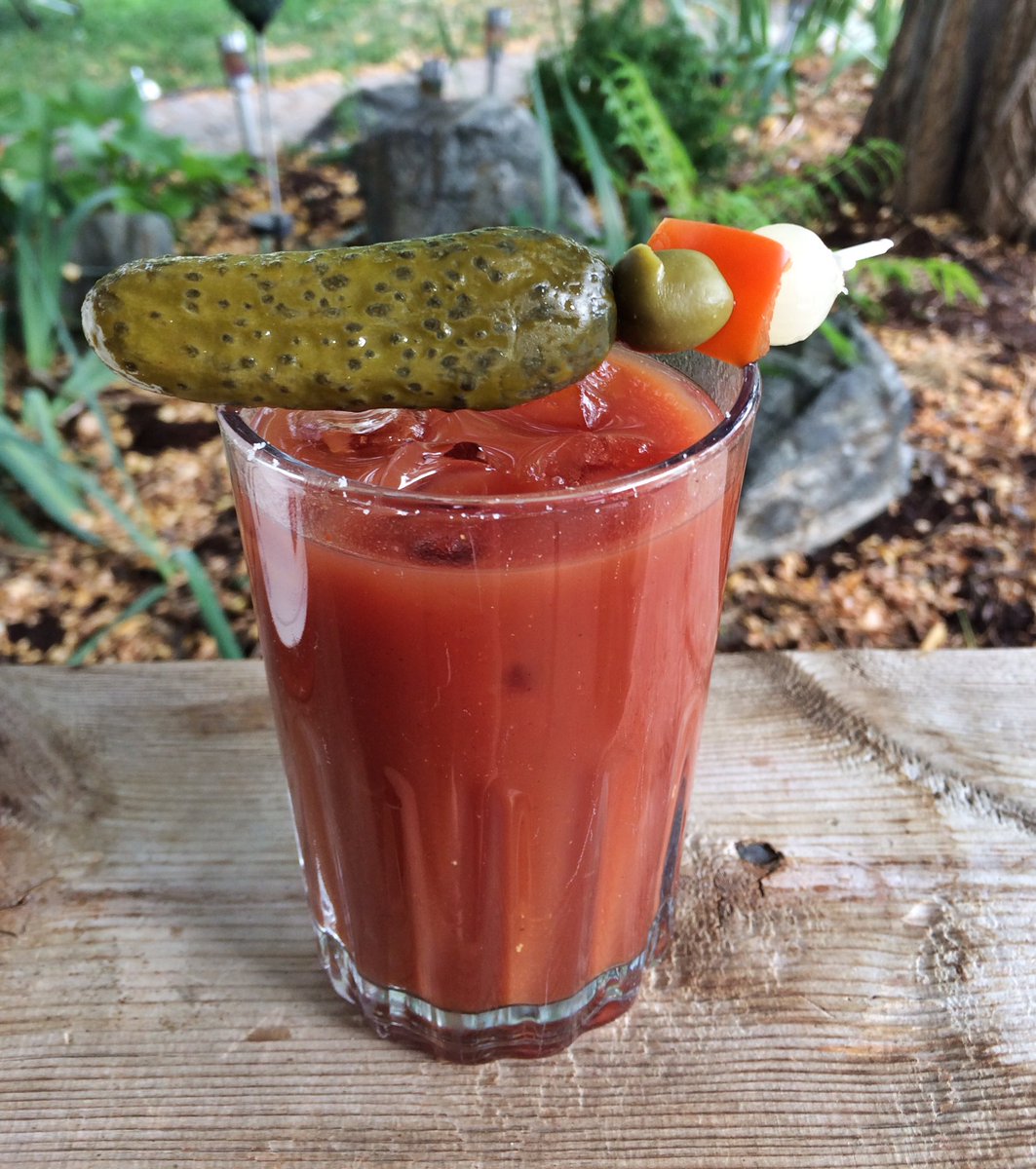 anni_2wet's tweet photo. Caesar Sunday brought to you by @waltercaesar @Amolasalt πΉπΉ #bcmade #extraspicy #gincaesar #mommaneedsadrink https://t.co/GnAq07g4yO