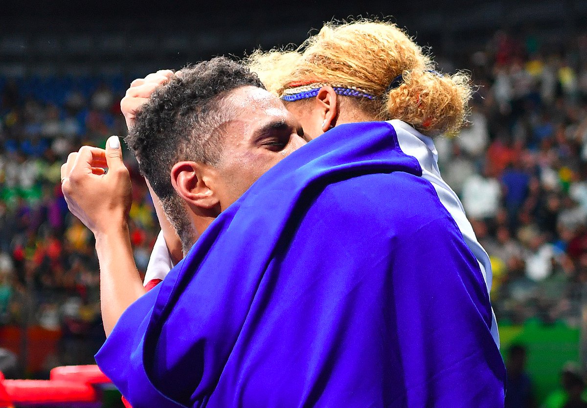 MarieLaureDelie's tweet photo. Un couple en #Or @EstelleMossely @TonyYoka 😊👍👏😉 Félicitations les champions !!!! #Fra #Boxe #Rio2016 #JeuxOlympiques https://t.co/LmSsfR5dFK
