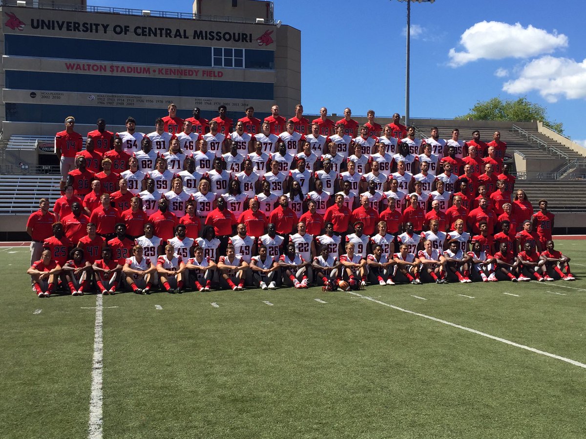 UCMFootballTeam's tweet photo. Picture day for #teamUCM https://t.co/f2JrPQLV9d