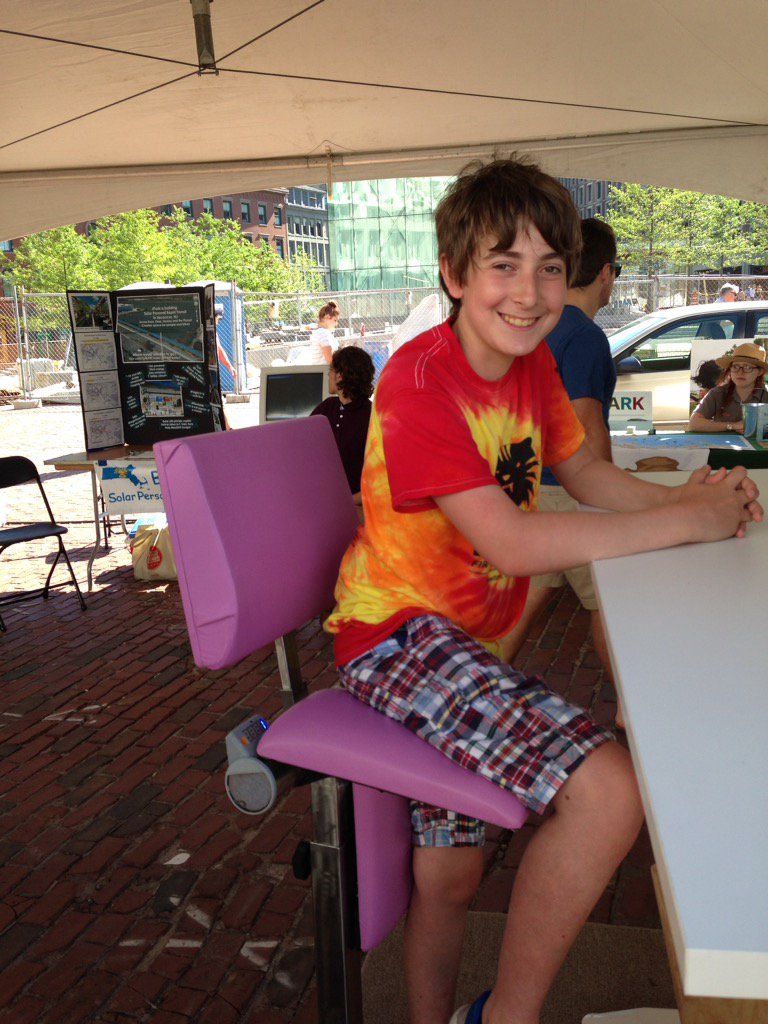LizGrinspoon's tweet photo. Come see cool innovation #StandX @RobilisCorp @BosGreenFest with @LigerBots https://t.co/Lpa4TVqeTW