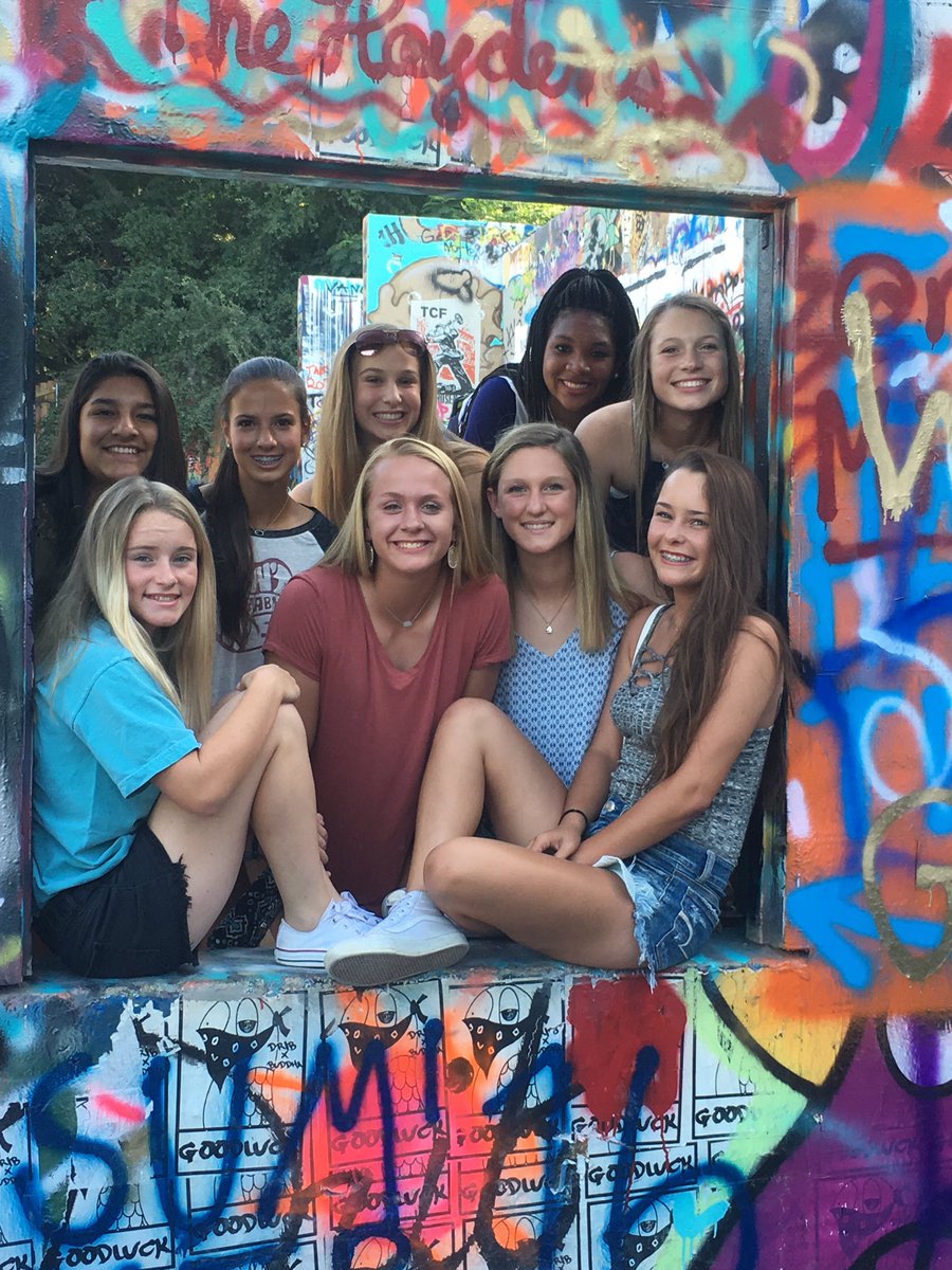 olivia00taylor's tweet photo. so blessed to have been able to travel the county & play ball with these girls, love & miss y'all #FSU4EVER πππ https://t.co/7iRPbOazAI