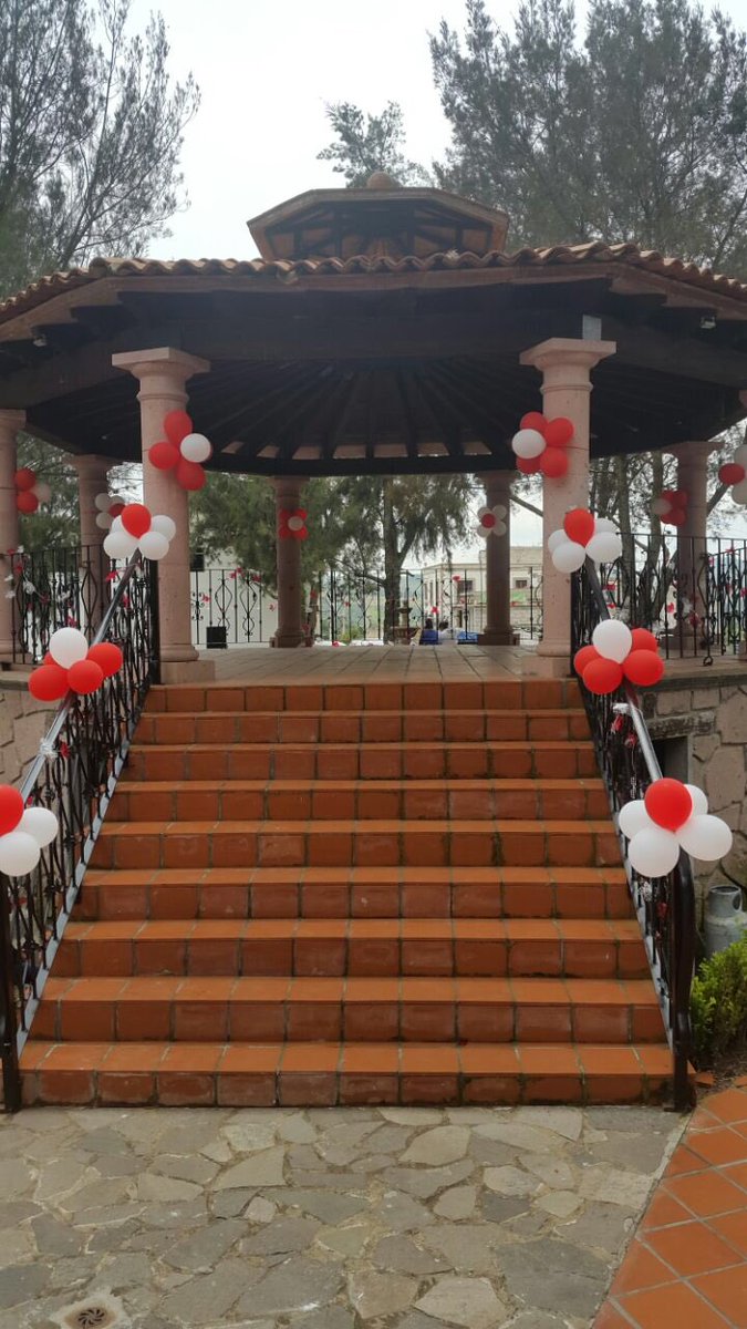 AnaLiliaHerrera's tweet photo. Gracias a mis paisanos de Arroyo Zarco, en Aculco, por invitarme a la entrega de su hermoso quiosco. https://t.co/oBnjX2eADX