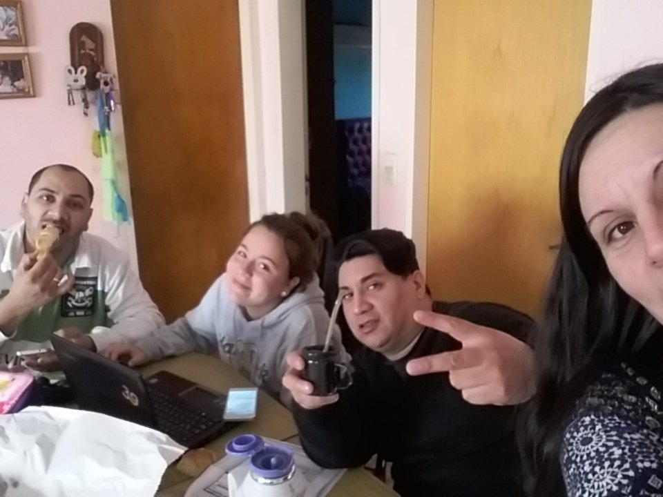 DeliciaMd's tweet photo. Flojeando con la familia!! #DomingoDeFlojera https://t.co/04CCyhCeaR