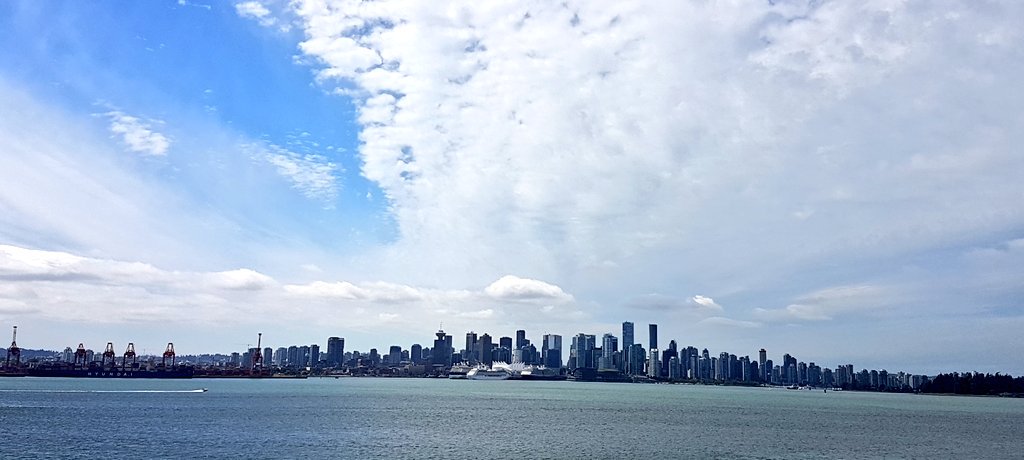 That #VancouverSkyline... #ThatSoQuay #Views #NorthVancouver #YVR #BeautifulBC