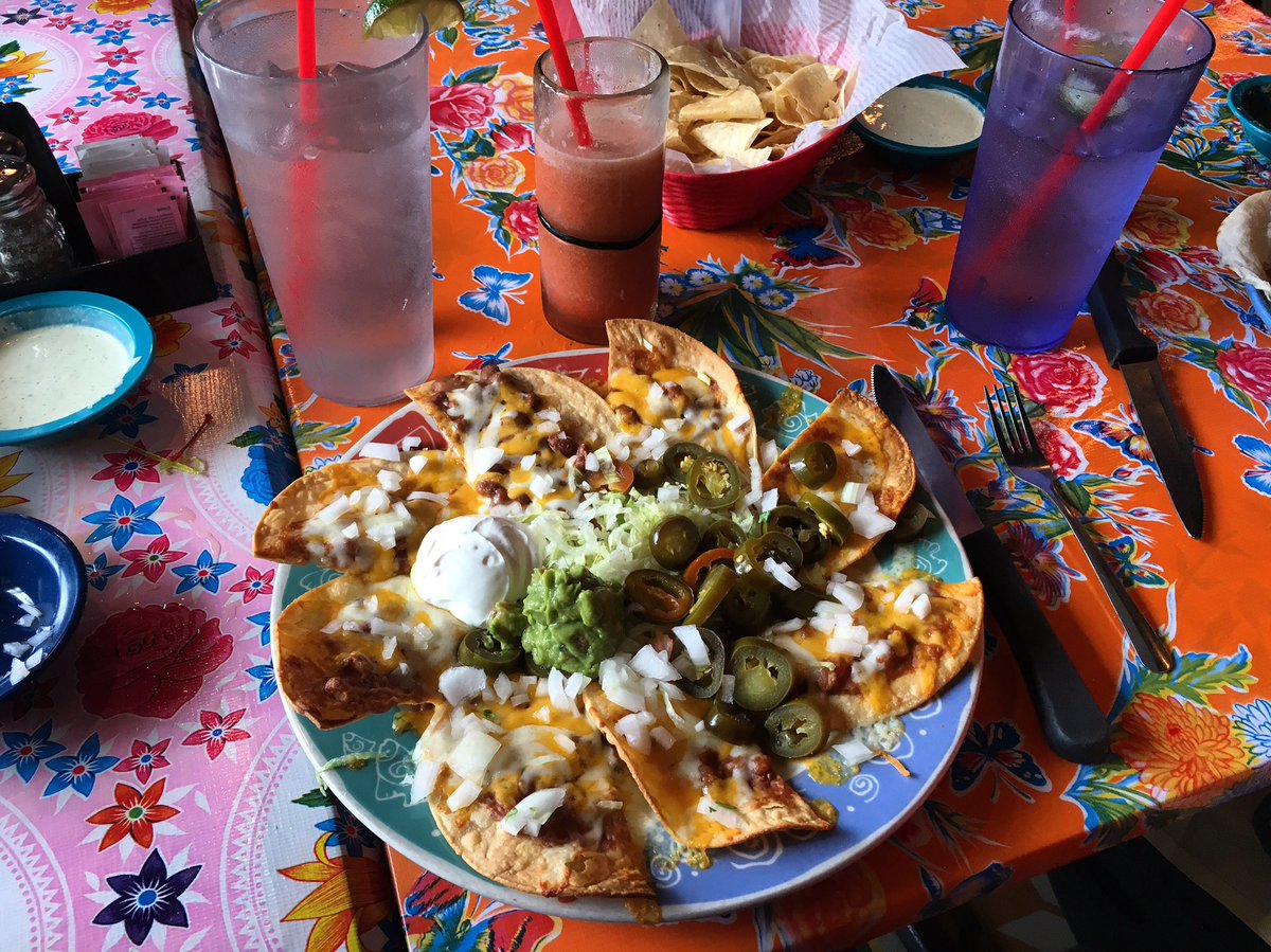 StellaCooks's tweet image. Alert: Hula Hut has proper nachos