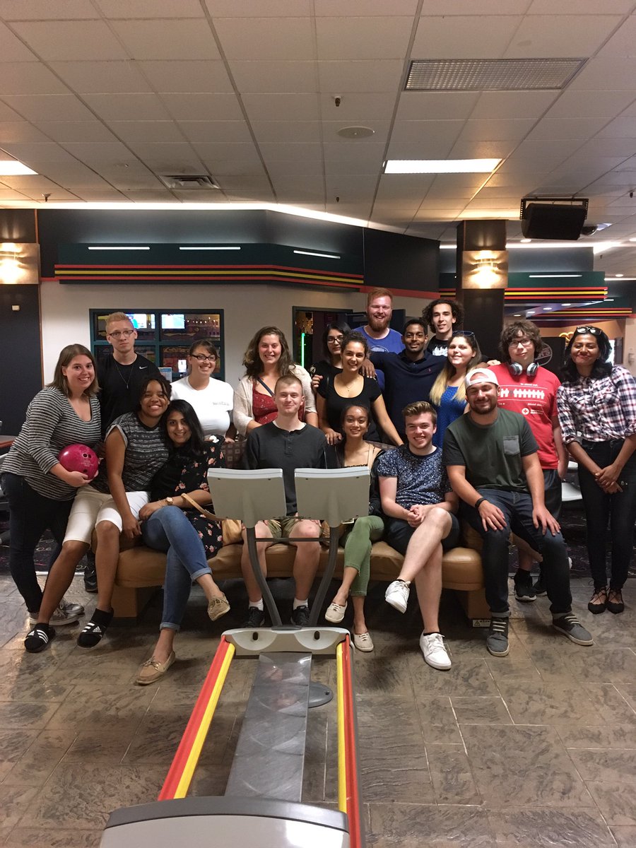 MichelleDapper's tweet photo. Richmond RAs had fun staff bonding today!! 🎳🎉 #ubparapropath https://t.co/rsTdtrniSo